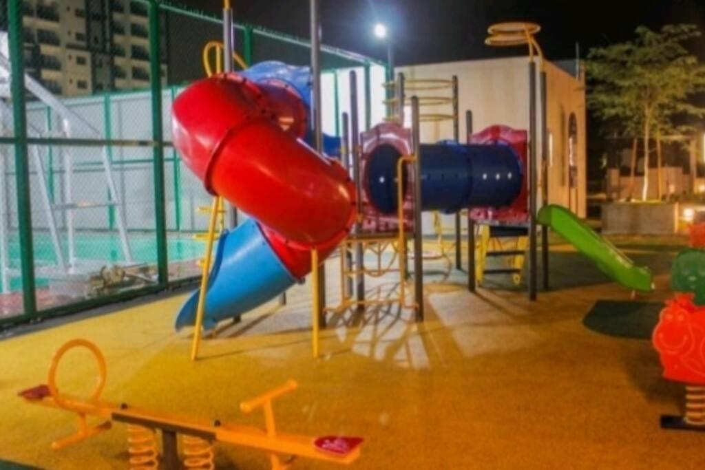 Hani Homestay Wifi Netflix Secure Parking Klia Usim Inti Aeon Mall Нилай Екстериор снимка