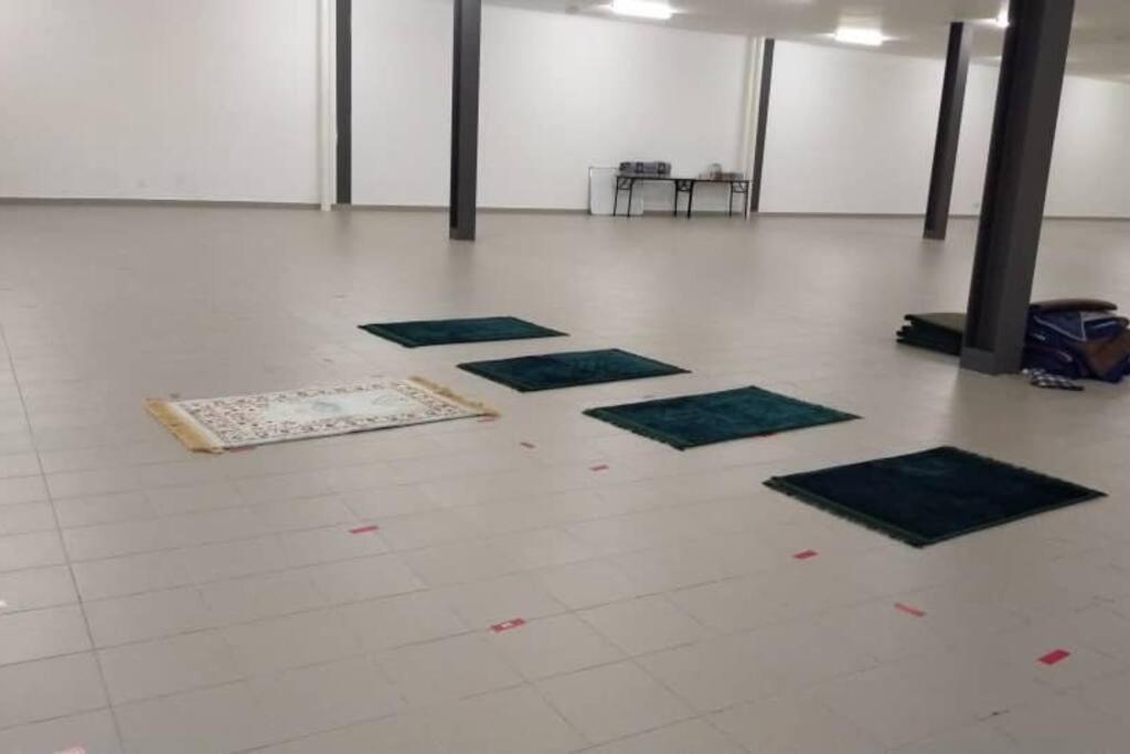 Hani Homestay Wifi Netflix Secure Parking Klia Usim Inti Aeon Mall Нилай Екстериор снимка