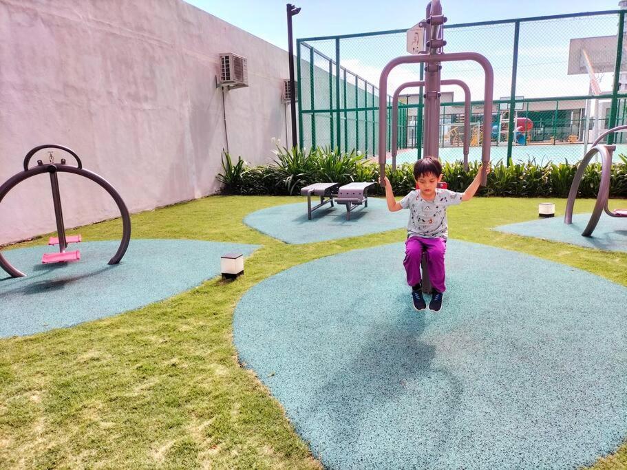 Hani Homestay Wifi Netflix Secure Parking Klia Usim Inti Aeon Mall Нилай Екстериор снимка