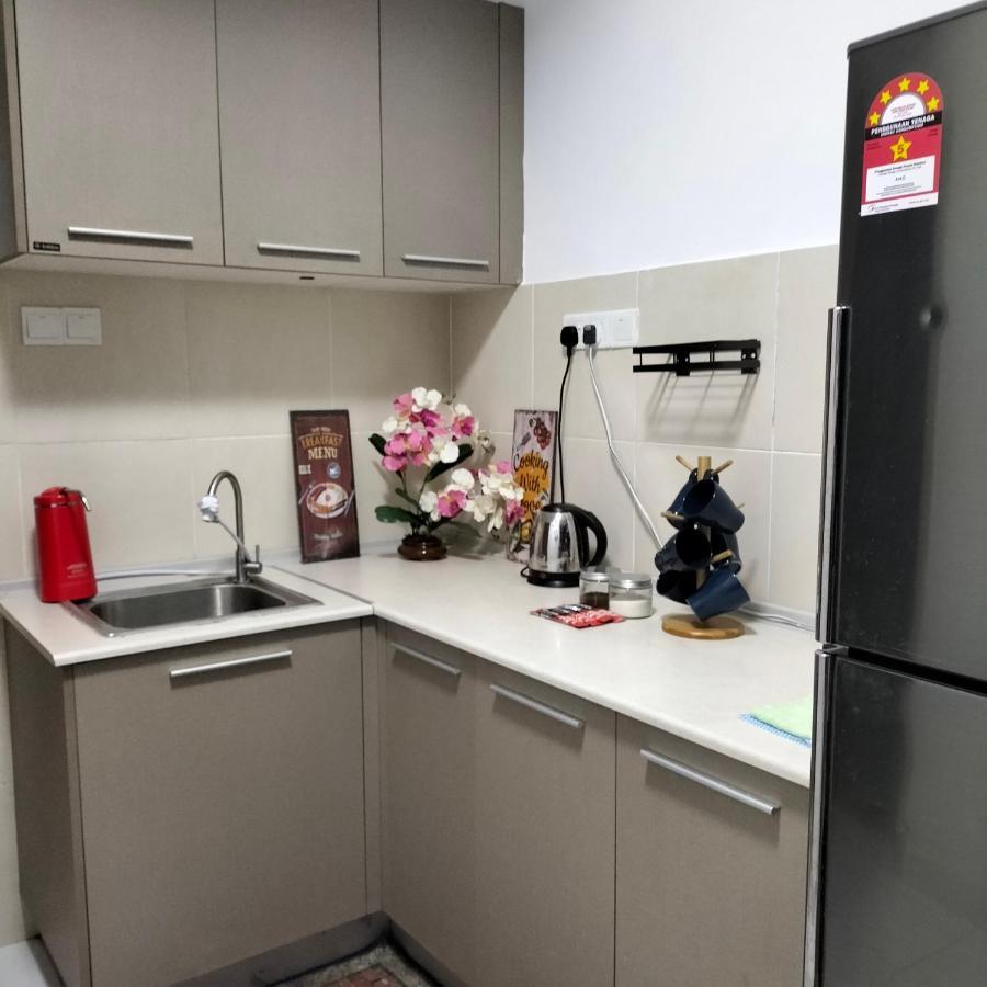 Hani Homestay Wifi Netflix Secure Parking Klia Usim Inti Aeon Mall Нилай Екстериор снимка