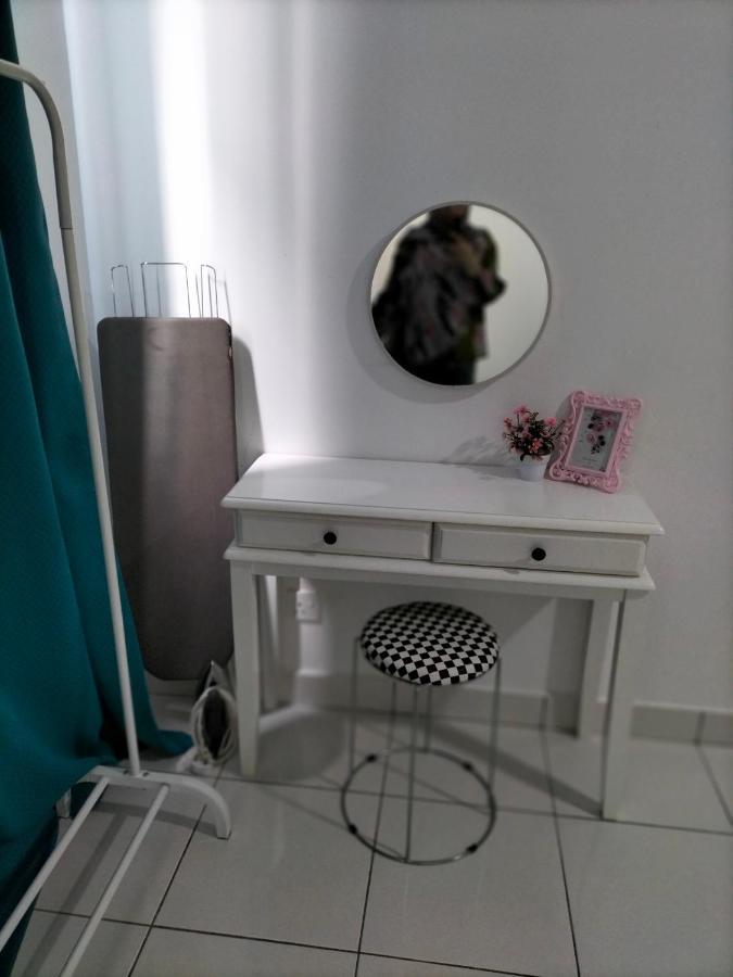 Hani Homestay Wifi Netflix Secure Parking Klia Usim Inti Aeon Mall Нилай Екстериор снимка